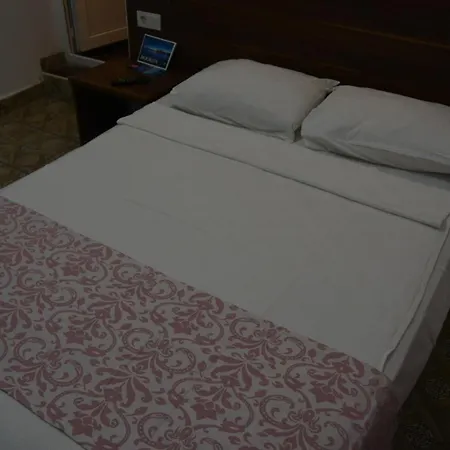 Otel Arti Butik *